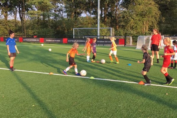 Meisjesvoetbal VV Holten